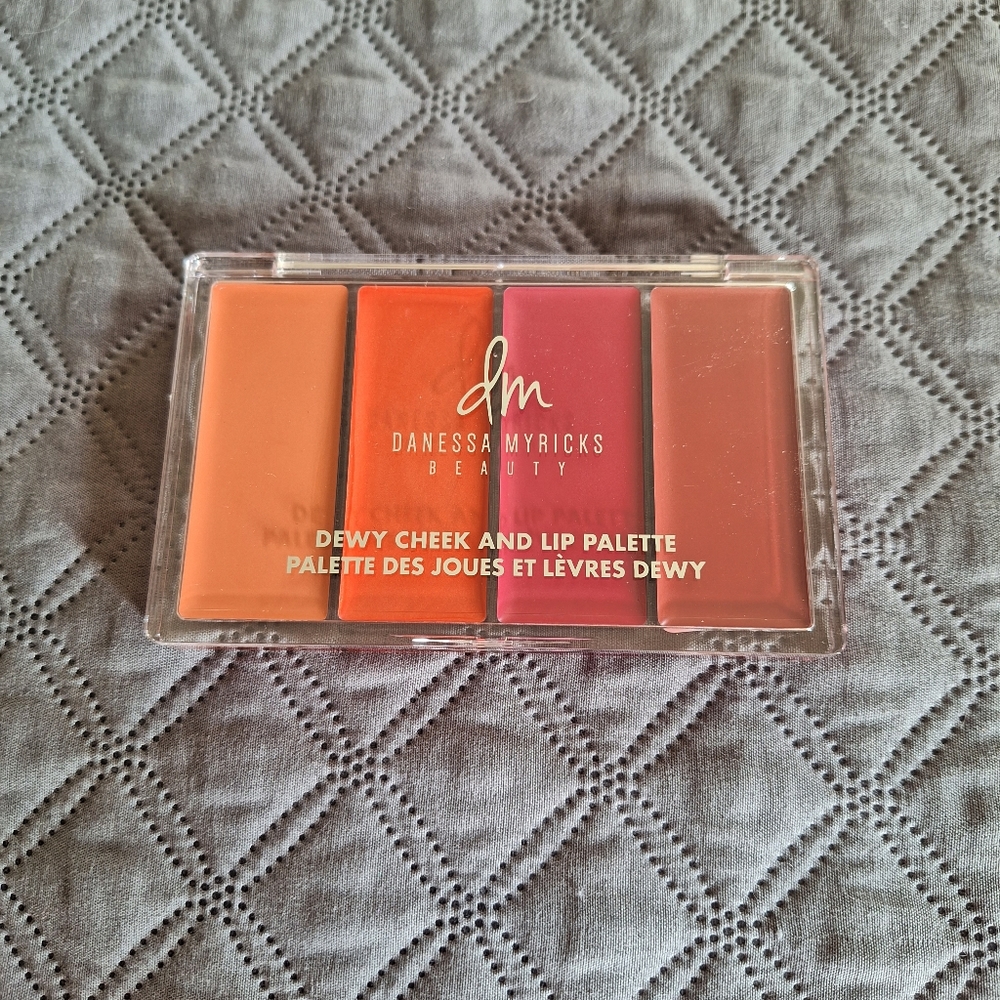 Cheek and lip palette